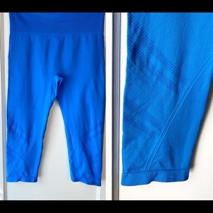 Asics seamless knit blue capri length leggings